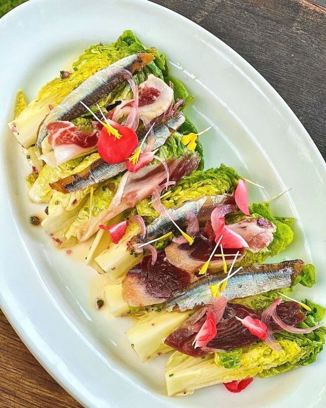 Start your meal with one of our summer salads! A fresh and tasty Baby Gem Salad, served with smoked anchovies and Ibérico ham. Peppered with 5 types of peppers, including Juniper berry peppers, to refresh and spice up your palette before a hearty meal. Healthy and delicious! 🥗🥗❤️❤️#focsentosa #sentosasg #summersalad